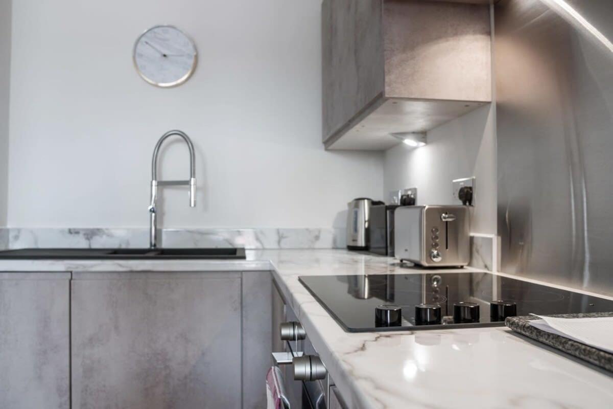 Lovely Riverside 2 Bed Apartment Leeds  Eksteriør bilde